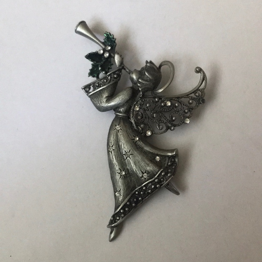 Vintage looking angle brooch